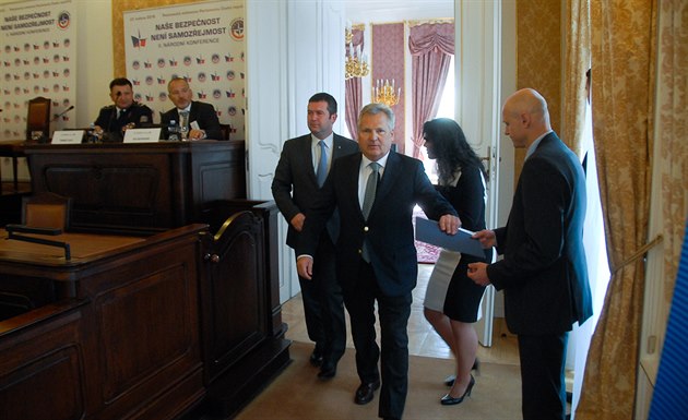Bývalý polský prezident Aleksander Kwaniewski na konferenci Nae bezpenost...
