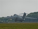 Letoun C-17 s eskmi vsadki odlt na cvien Sil velmi rychl reakce v...