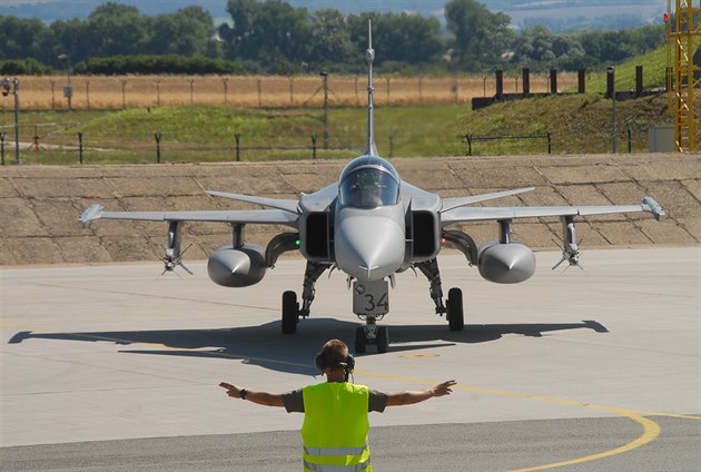 etí letci s gripeny odlétají chránit Island