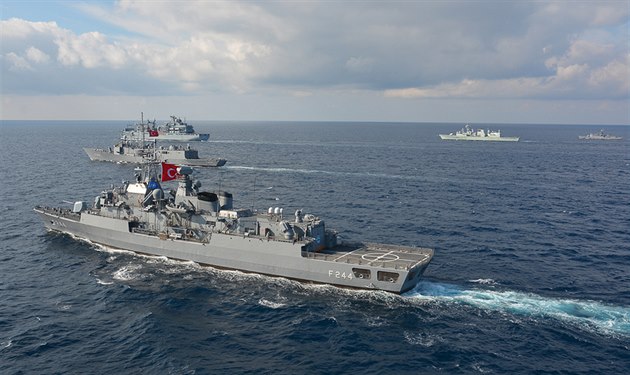 Alianní stálá námoní skupina 2 na cviení s tureckými lodmi. Ilustraní foto.