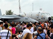 Singapore Air Show. Sv zastoupen zde mlo i americk nmonictvo, a to stroji F/A-18E a tak letounem vasn vstrahy P8-Poseidon, kter byl na pelomu roku v Singapuru kvli operanmu nasazen v oblasti dokonce bzovn