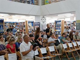 Debaty s pedstaviteli ozbrojench sil zem astncch
               se Dn NATO v Ostrav (Knihcentrum, 16.9.2016).