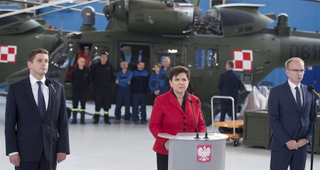 Polská premiérka Beata Szydlo v letecké továrn PZL Swidnik