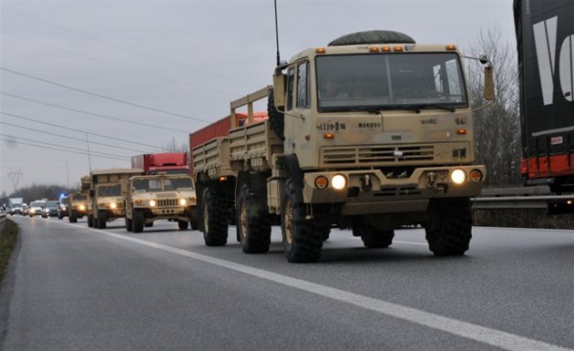 Konvoj americké armády na cest z Nmecka do Polska