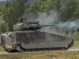 Obrnnec CV90 bhem armdnch test na Libav