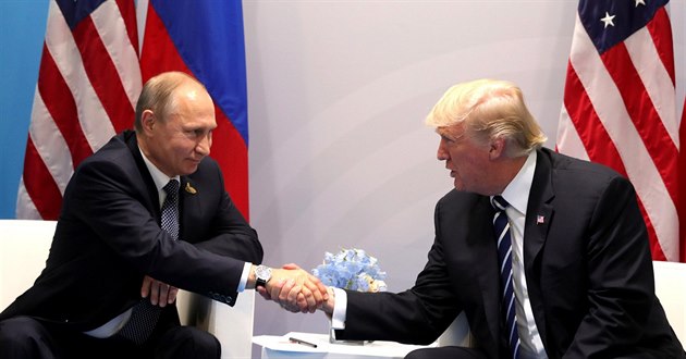Ruský prezident Vladimir Putin na první schůzce se svým americkým protějškem...