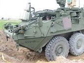 Americk obrnnec Stryker vyzbrojen laserovm systmem k nien dron