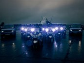 Motocyklov jednotka Hradn stre ped kanadskm strojem CF-18