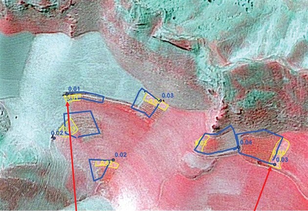 Satelitní snímek se zaznaenými makovými poli