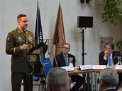 Debata USA a veejn bezpenost s bvalm velitelem U.S. Army Europe gen....