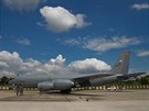 Americk tanker KC-135 bhem cvien Sky Avenger na letiti v Pardubicch