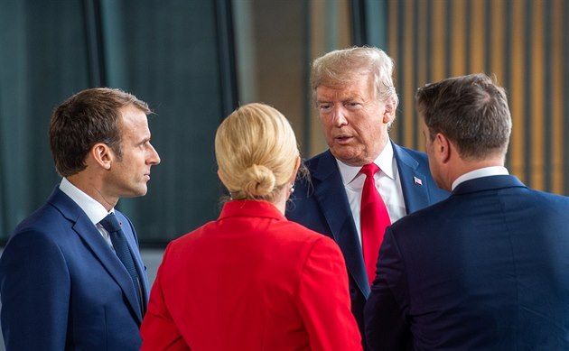 Francouzský prezident Emmanuel Macron s éfem Bílého domu Donaldem Trumpem