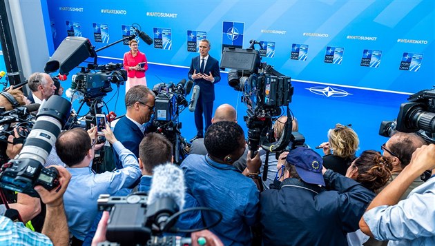 Generální tajemník NATO Jens Stoltenberg na zaátku summitu NATO 2018 v Bruselu.