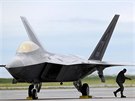 Letoun F-22 po pistn na zkladn Orland v Norsku