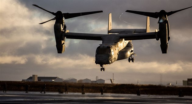 Konvertoplán CV-22 Osprey piváí písluníky americké námoní pchoty na Island