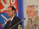 Betislav Dank z Masarykovy univerzity v Brn a generl Petr Pavel na nrodn...