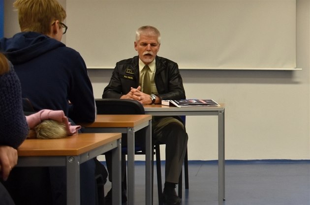 Debata úastník projektu Daj NATO! s gen. Petrem Pavlem, bývalým pedsedou...
