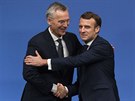 Francouzsk prezident Emmanuel Macron (uprosted) s fem NATO Jensem...