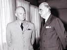 Prvn vrchn velitel sil NATO Dwight Eisenhower a prvn generln tajemnk Lord...