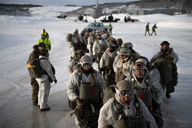 Americká námoní pchota na cviení Cold Response v Norsku