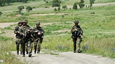 etí vojáci se pipravují na misi v Afghánistánu