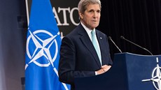 Americký ministr zahranií John Kerry v centrále NATO
