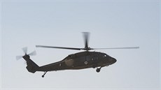 První z darovaných amerických vrtulník UH-60 Black Hawk v barvách afghánských...