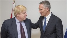 Britský ministr zahraničí Boris Johnson a šéf NATO Jens Stoltenberg