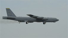 Americký bombardér B-52 na Dnech NATO v Ostravě
