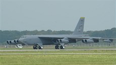 Americký bombardér B-52 na Dnech NATO v Ostravě