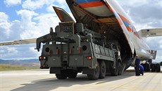 První zásilka ruského protivzduného systému S-400 dorazila do Turecka