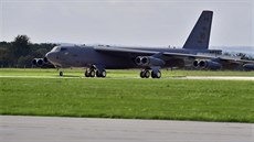 Americký bombardér B-52 na mošnovském letišti
