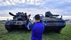 Dny NATO v Ostravě. Rumunský Flakpanzer Gepard a kolový obrněnec Piranha III