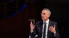 Summit Severoatlantické aliance v Londýn. éf NATO Jens Stoltenberg