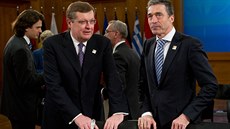 Ukrajinský ministr zahraničí Kosťantyn Hryščenko (vlevo) s generálním