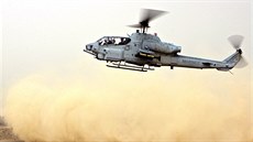 Vrtulník AH-1 Cobra americké námořní pěchoty při nasazení v Iráku (září 2008)