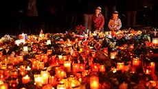 Praské uctní památky obtí teroristických útok v Paíi 13. listopadu 2015