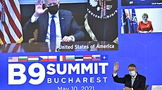 Americký prezident Joe Biden ve videohovoru s lídry východního křídla NATO na...