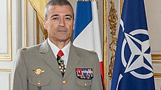 Francouzský náelník generálního tábu generál Thierry Burkhard.
