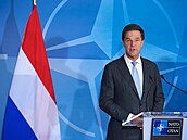 Mark Rutte pi návtv centrály NATO jako nizozemský premiér v roce 2012.