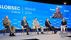 Náčelník generálního štábu Karel Řehka (uprostřed) během konference GLOBSEC v...
