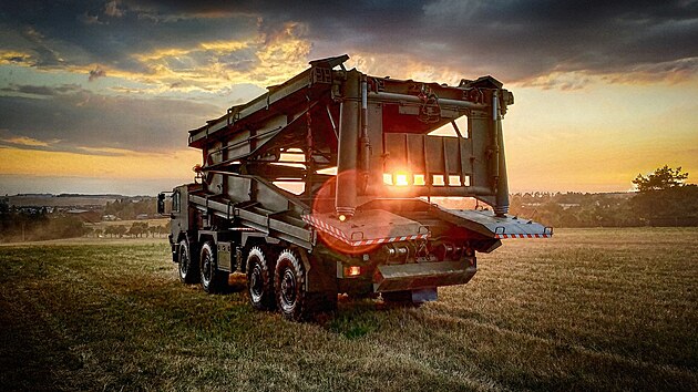Mostní vozidlo AM-70 z dílen Excalibur Army