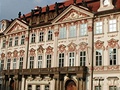 Palác Kinských a dm U Kamenného zvonu