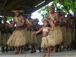 Honiara, Guadalcanal, tanenci v parku kultury a oddechu 2