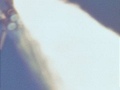 Na snímku je dobe patrný plamen, vycházející z boku pomocného motoru. Foto: NASA