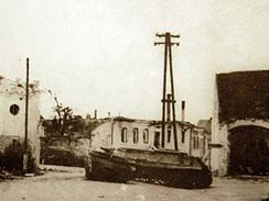 5 znien sovtsk tank na pedmst Brna -Oechov s ustelenou kupol, kvten1945