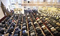 Muslimové se modlí v meit v Duisburgu