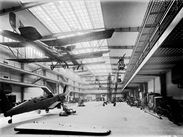 Babuka - instalace letadel do Dopravn haly, 1947