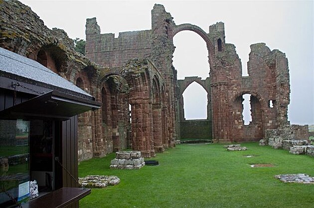 3 - Holy Island - Ruiny Lindisfarne Abbey