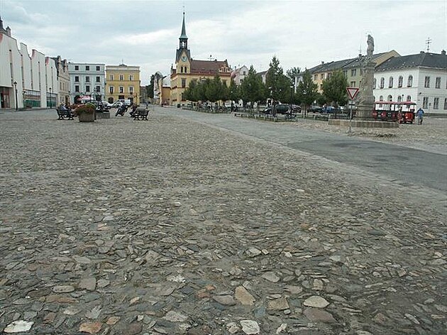 3 Námstí ve Vidnav s valounovou dlabou.